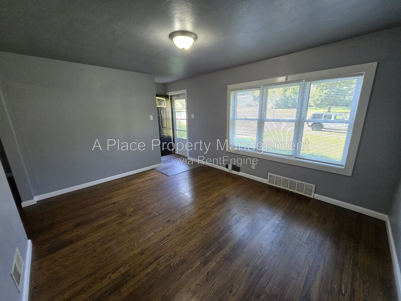 6306 Evergreen Blvd - Photo 3 of 10