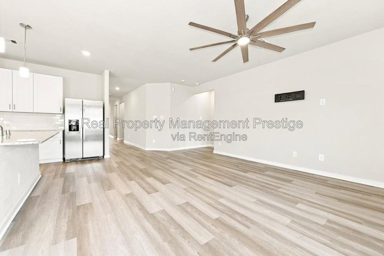 2543 Bay Winds Ln - Photo 3 of 26
