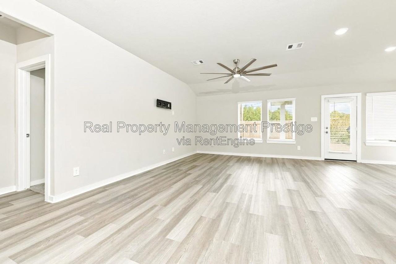 2543 Bay Winds Ln - Photo 4 of 26