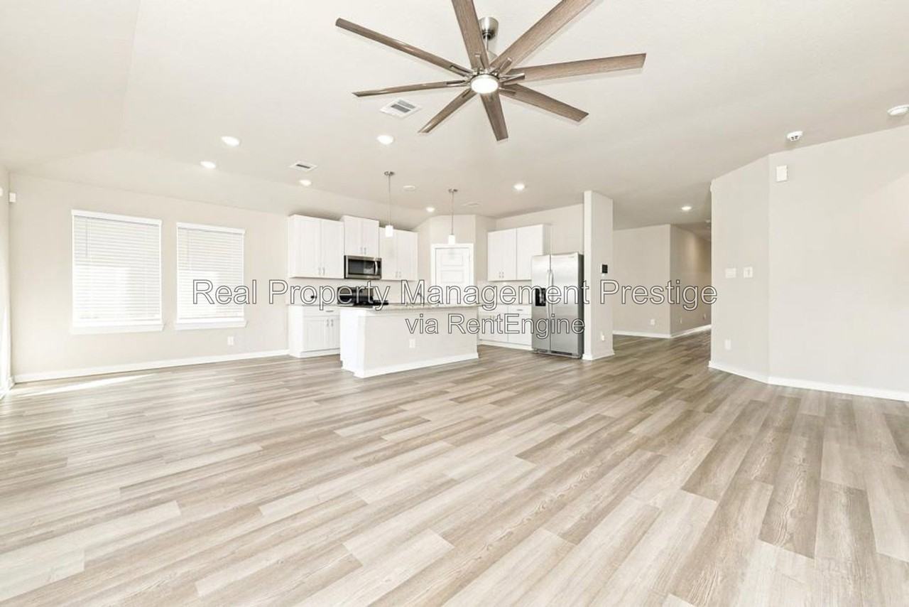 2543 Bay Winds Ln - Photo 5 of 26