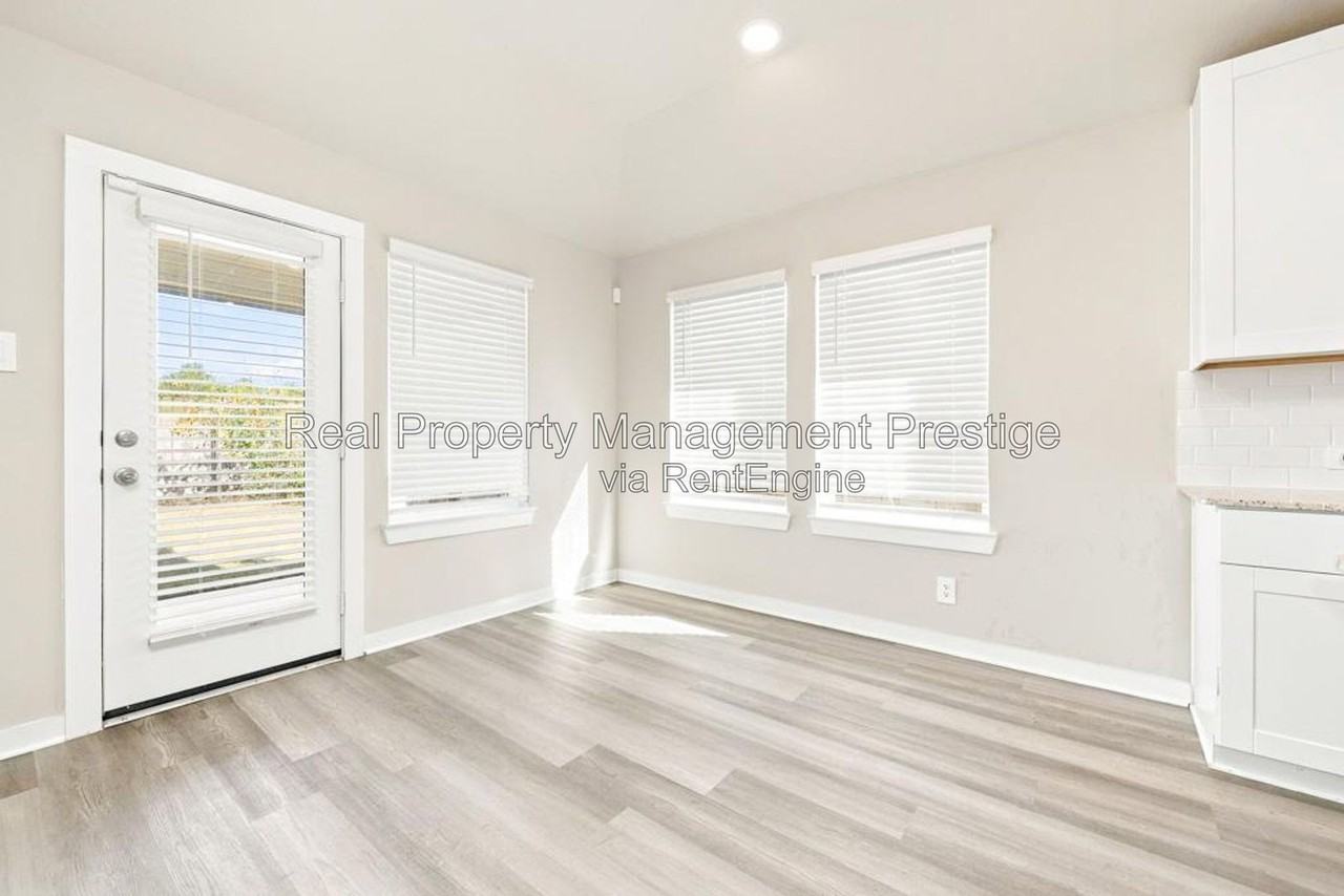 2543 Bay Winds Ln - Photo 6 of 26