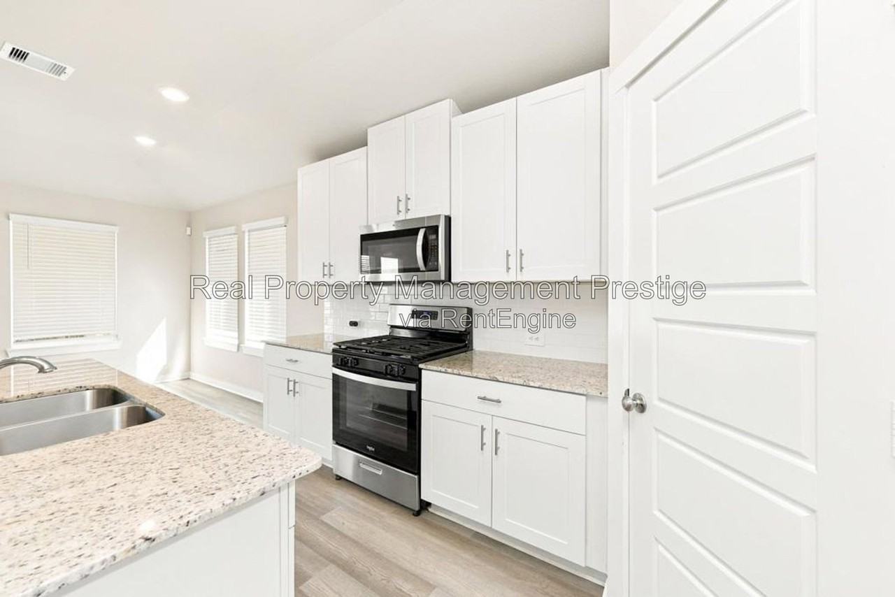 2543 Bay Winds Ln - Photo 7 of 26