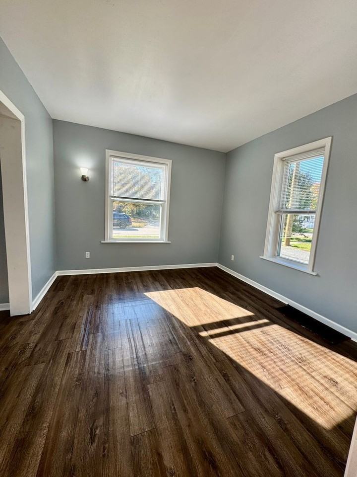 1264 5th St - Photo 3 of 12