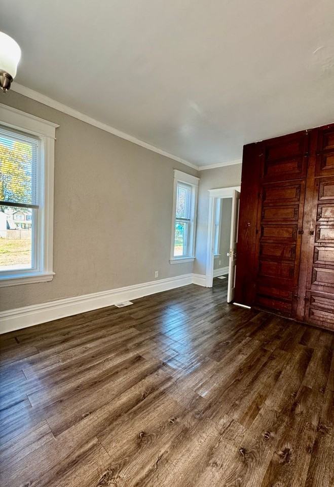 1264 5th St - Photo 4 of 12