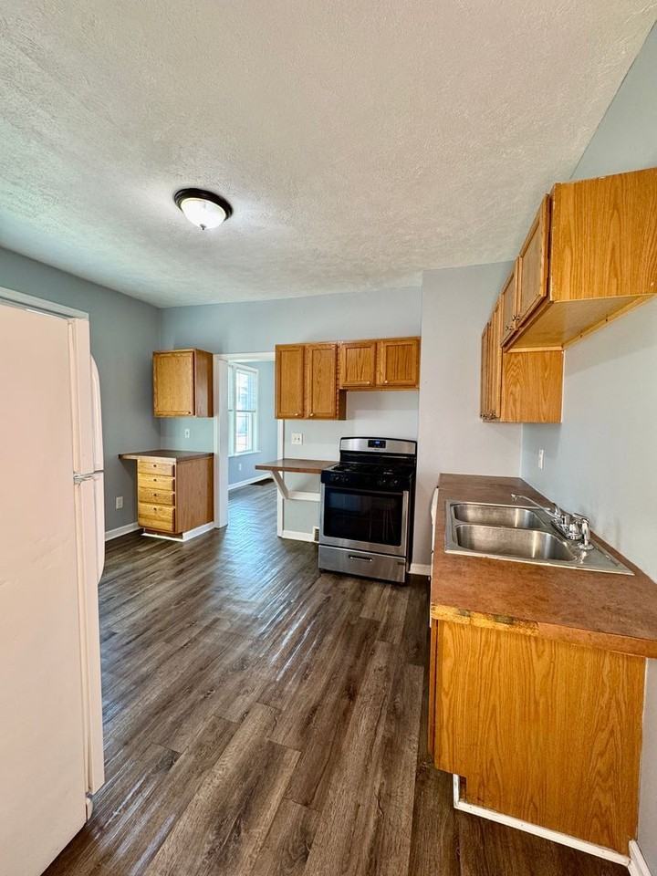 1264 5th St - Photo 7 of 12