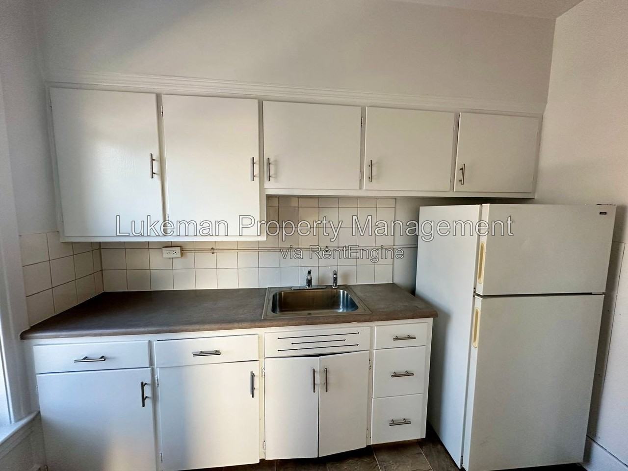 447 W Walnut St #3 - Photo 5 of 16