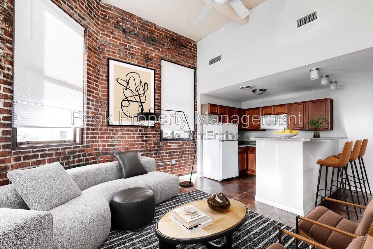 1510 W Broad St #301 - Photo 2 of 32