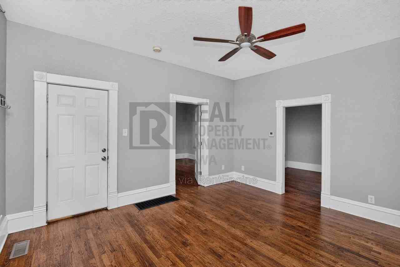 1233 E 12th St - Photo 5 of 24