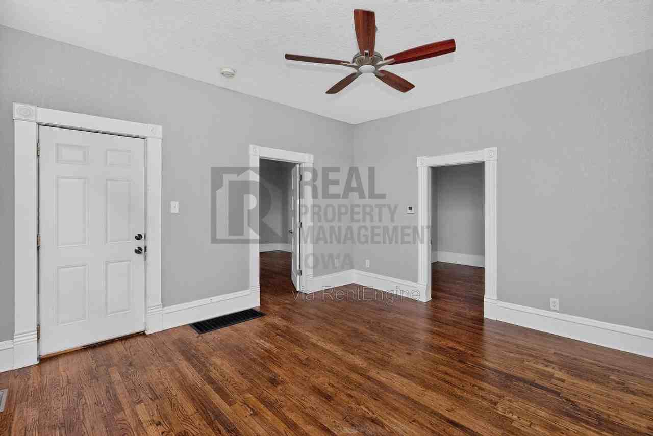 1233 E 12th St - Photo 6 of 24