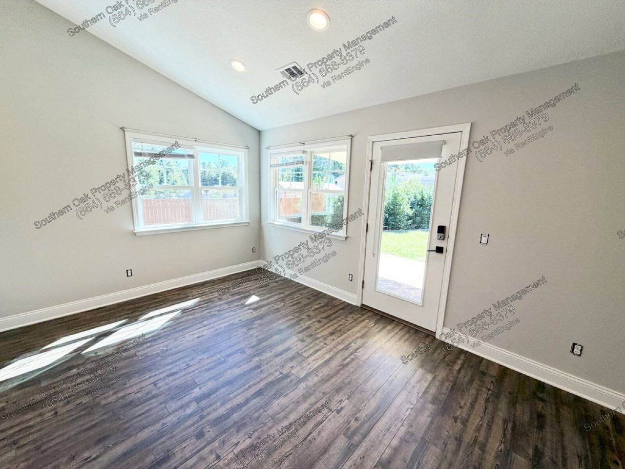 426 Cottage Grove Ln - Photo 7 of 17