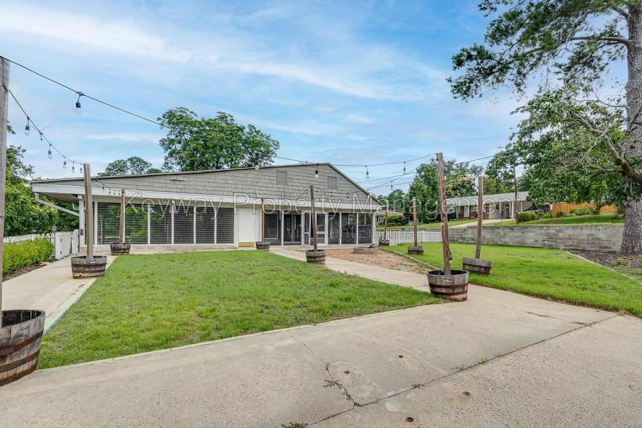 322 Jackson Ave - Photo 3 of 35