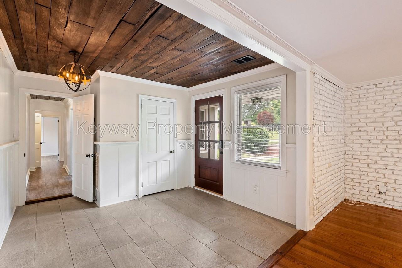 322 Jackson Ave - Photo 7 of 35