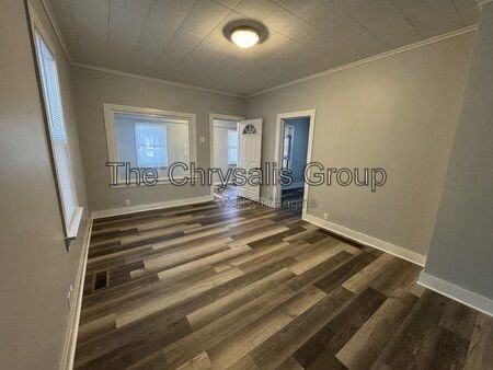 305 W Florence St - Photo 4 of 17