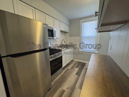 305 W Florence St - Photo 5 of 17