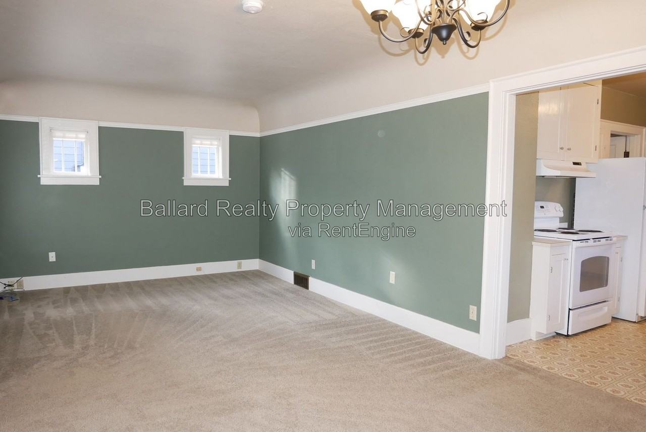 2210 Nw 62nd St - Photo 6 of 21