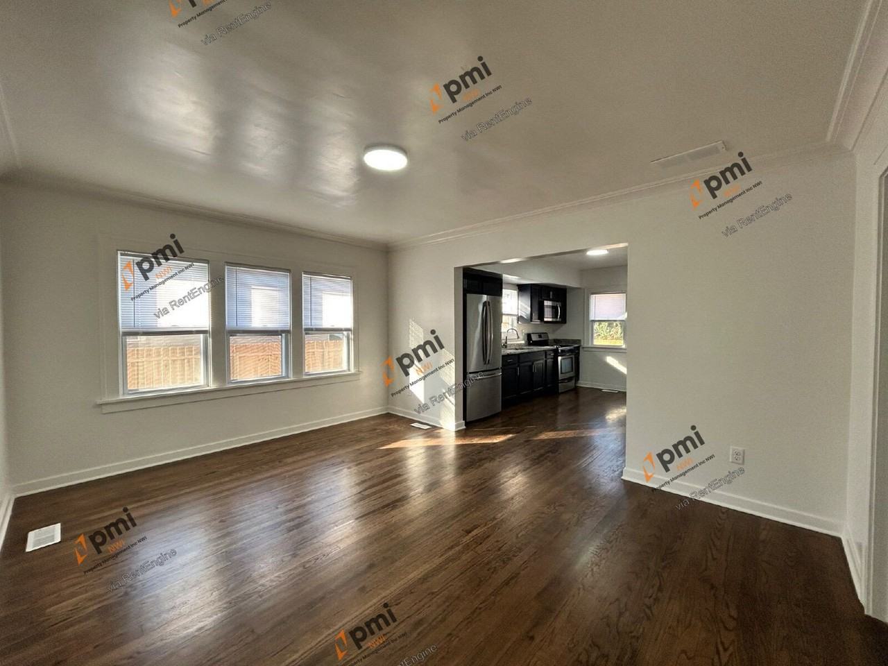 7040 Broadway - Photo 5 of 24