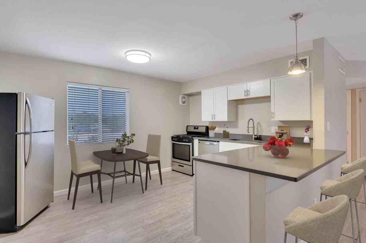 714 E 10th St #11 - Photo 2 of 34