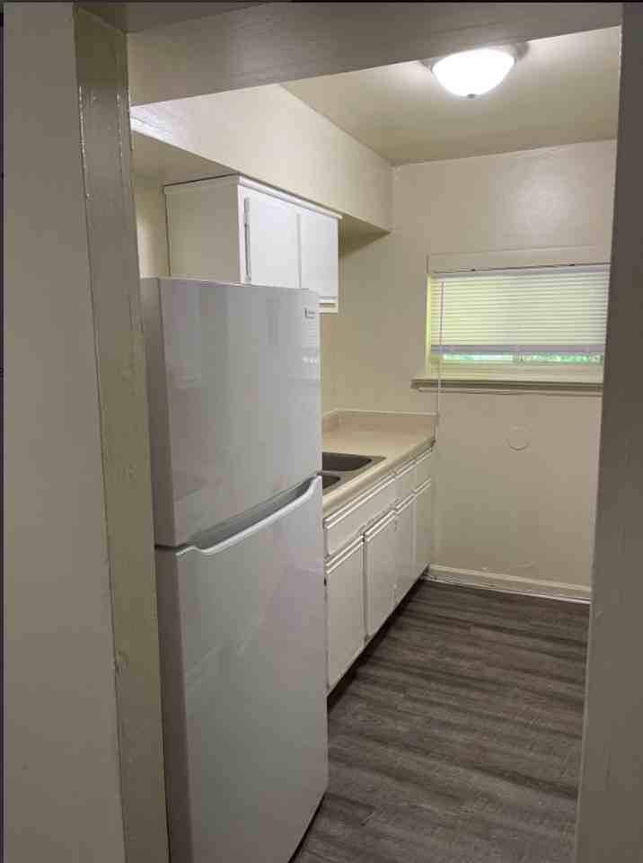 2002 Warren Ave #C - Photo 2 of 6