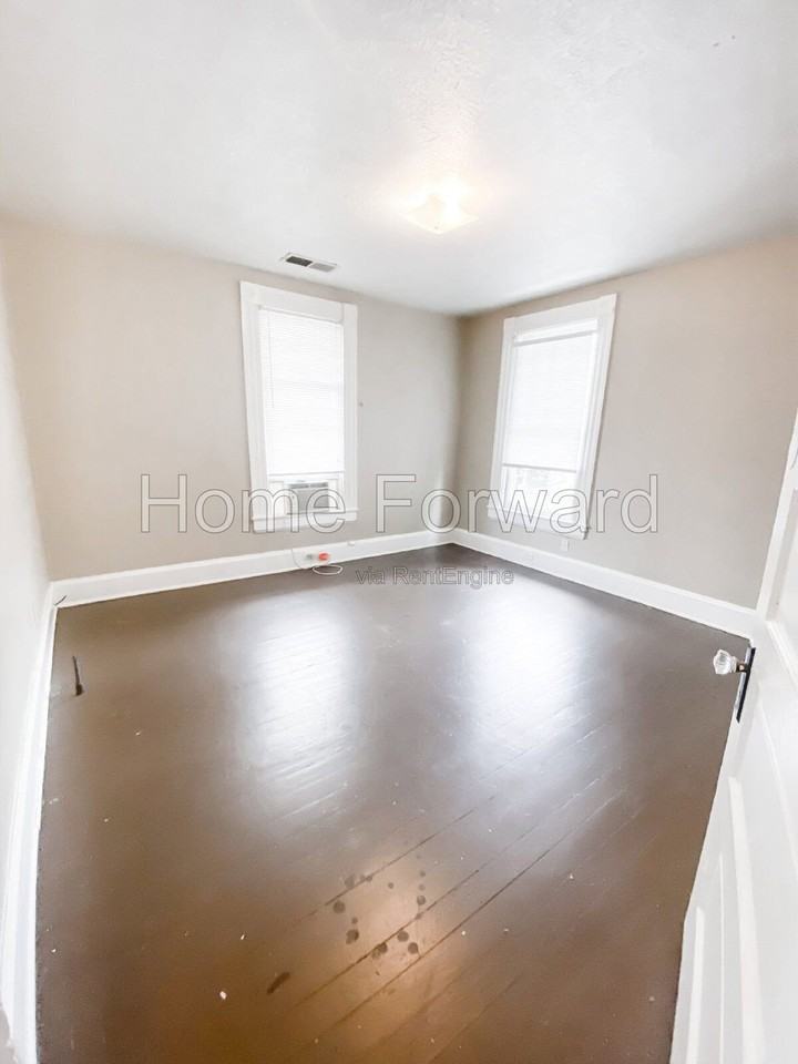 105 Hagerman Ct - Photo 4 of 14