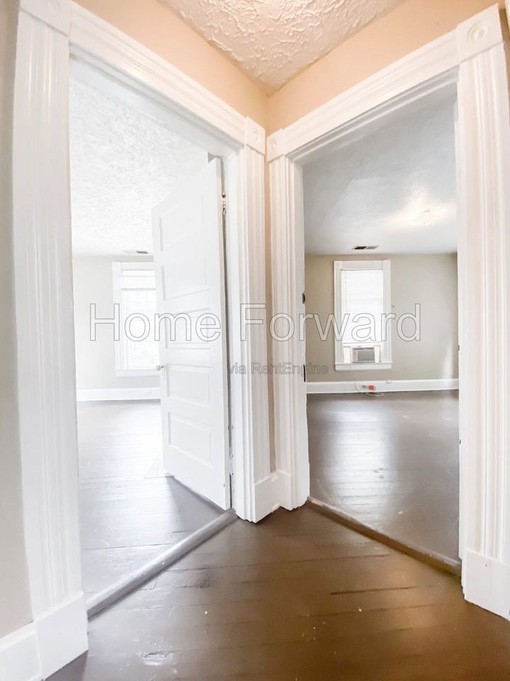105 Hagerman Ct - Photo 7 of 14