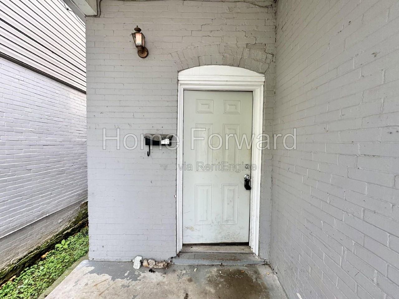 112 Hagerman Ct - Photo 2 of 19