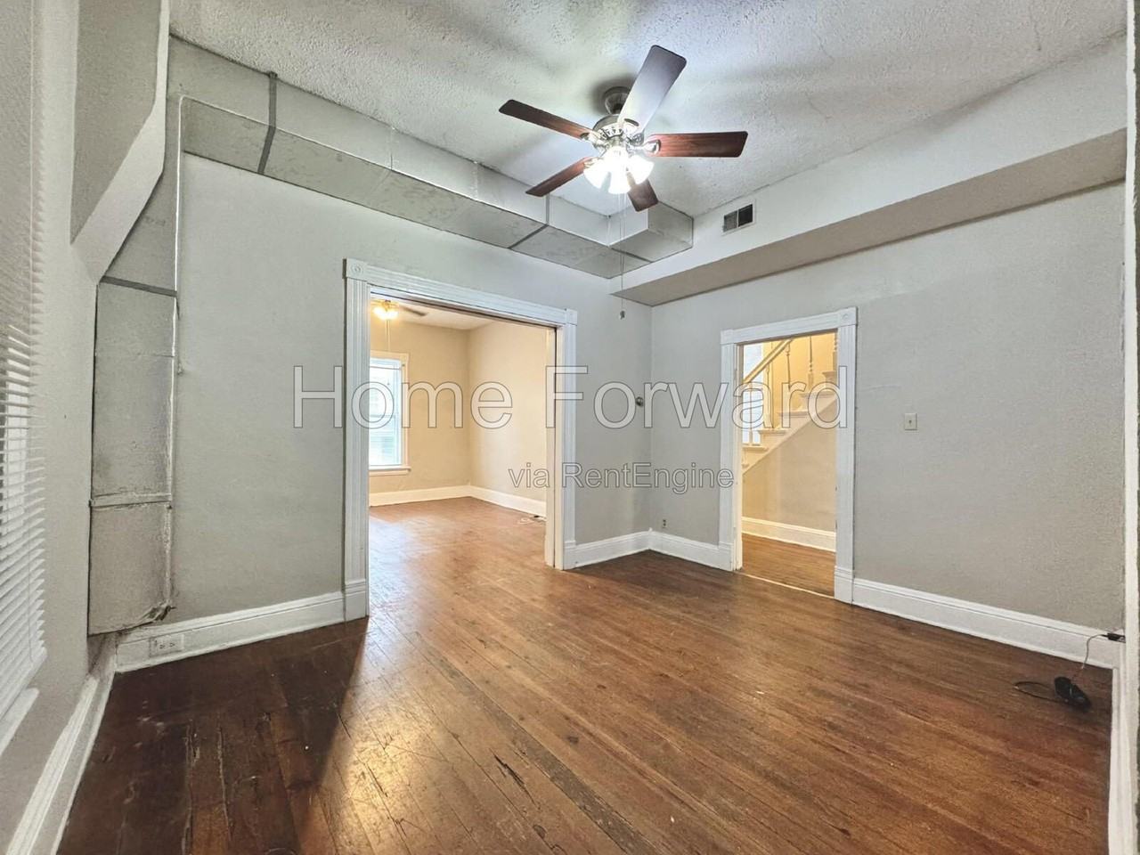 112 Hagerman Ct - Photo 3 of 19