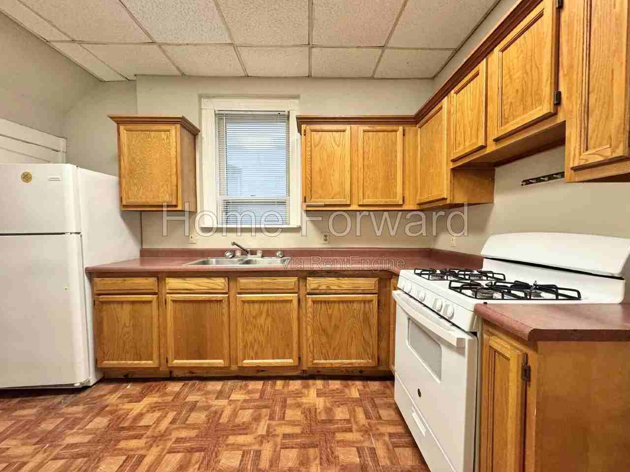 112 Hagerman Ct - Photo 4 of 19