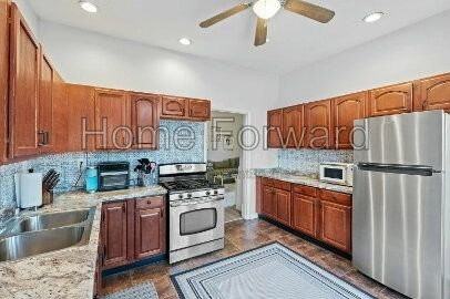 369 Oldham Ave - Photo 3 of 28