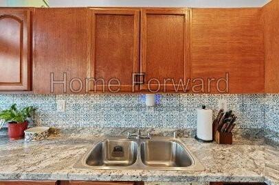 369 Oldham Ave - Photo 6 of 28