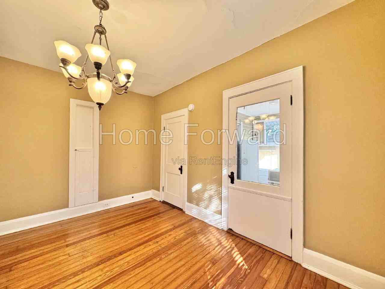 435 Park Ave - Photo 4 of 18