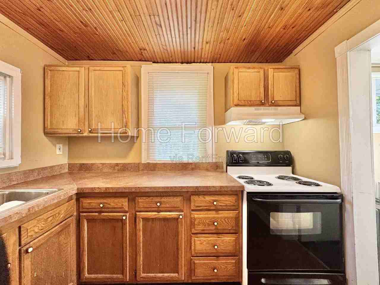 435 Park Ave - Photo 5 of 18