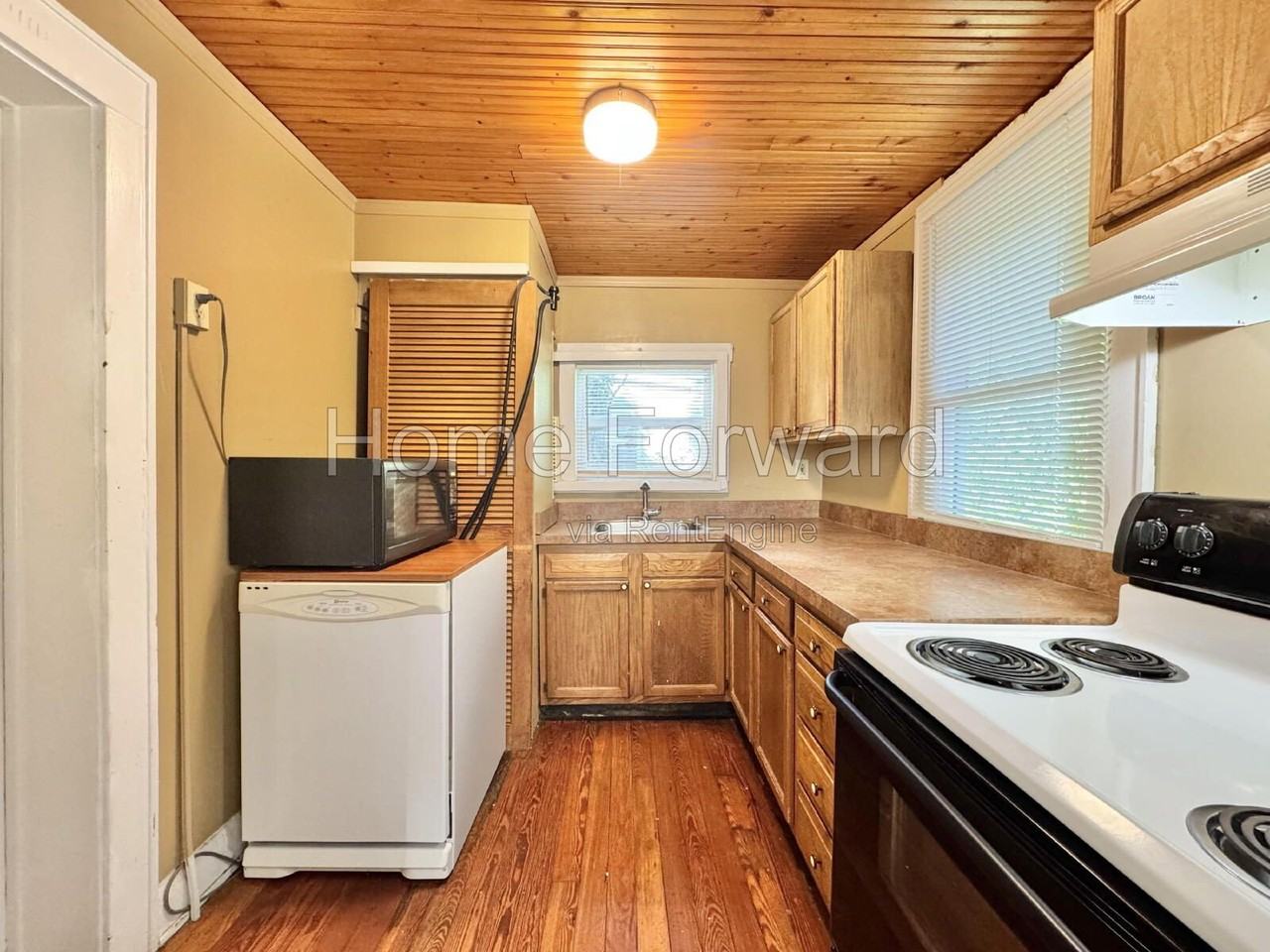 435 Park Ave - Photo 6 of 18