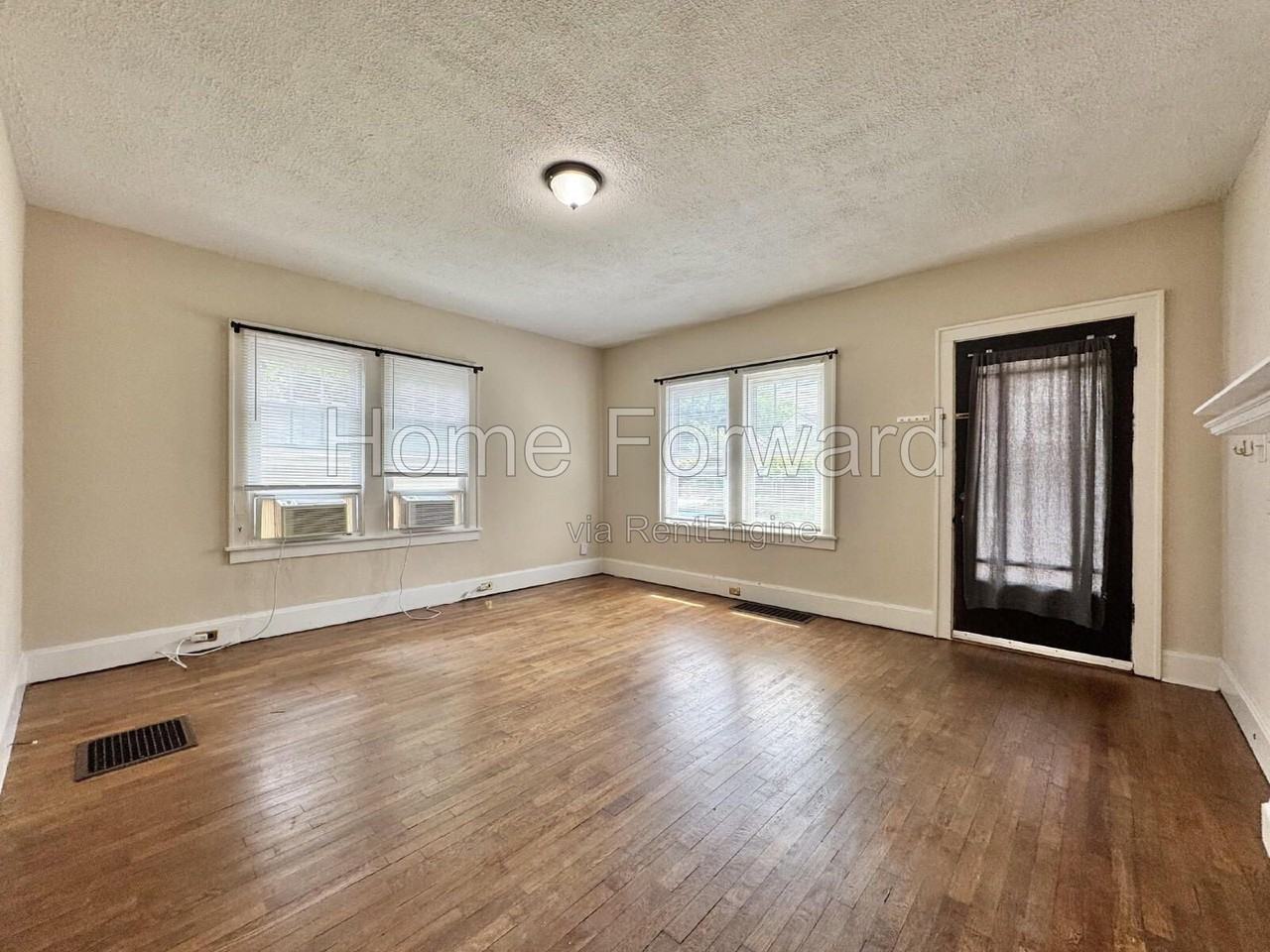 421 Oldham Ave - Photo 2 of 17