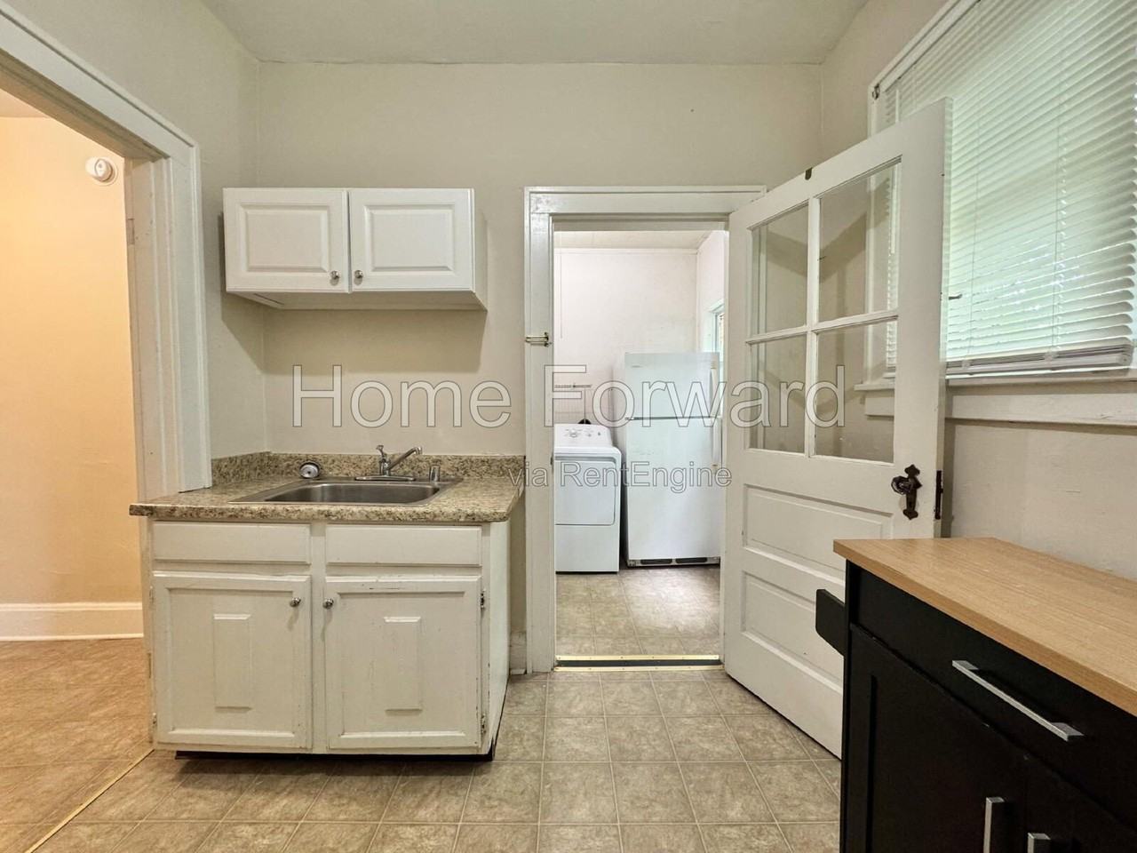 421 Oldham Ave - Photo 7 of 17