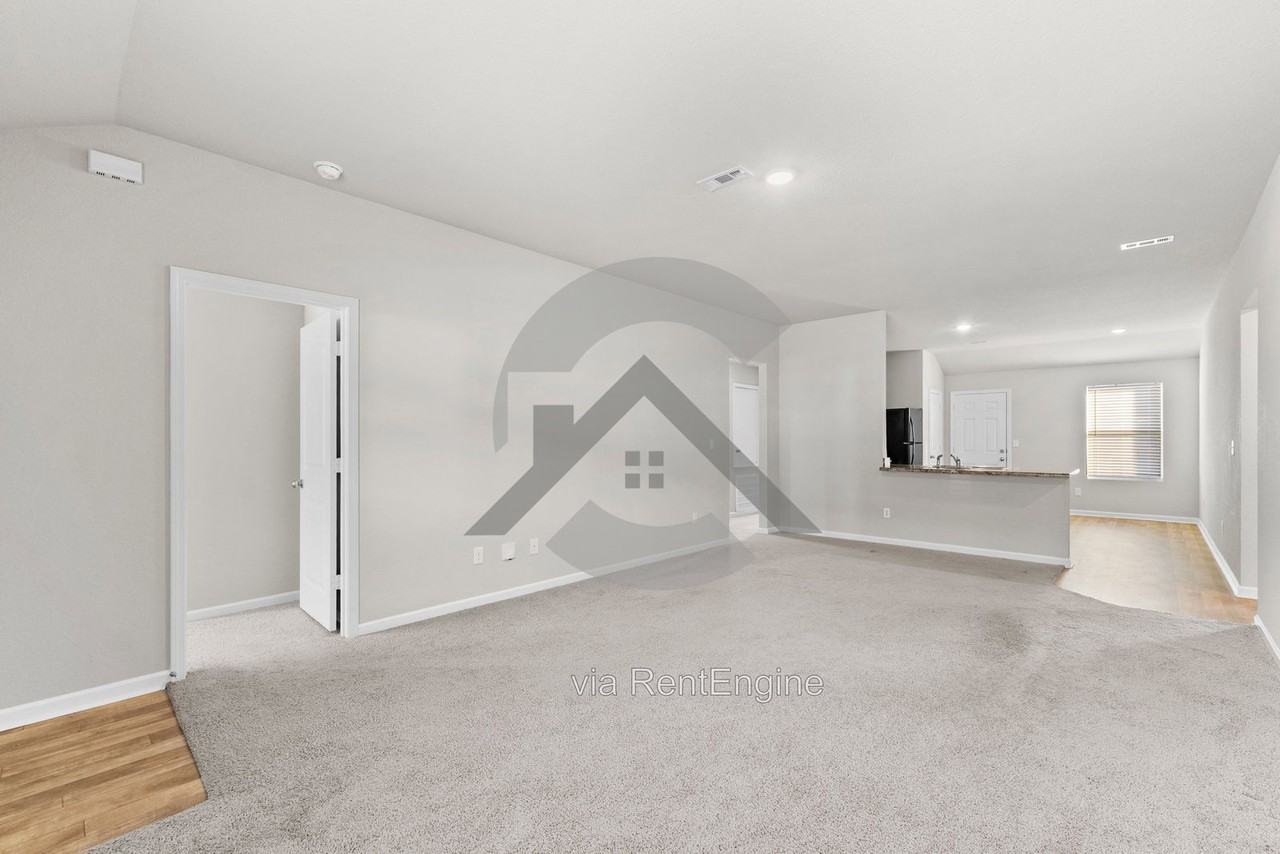 1115 Gallery Dr - Photo 2 of 14