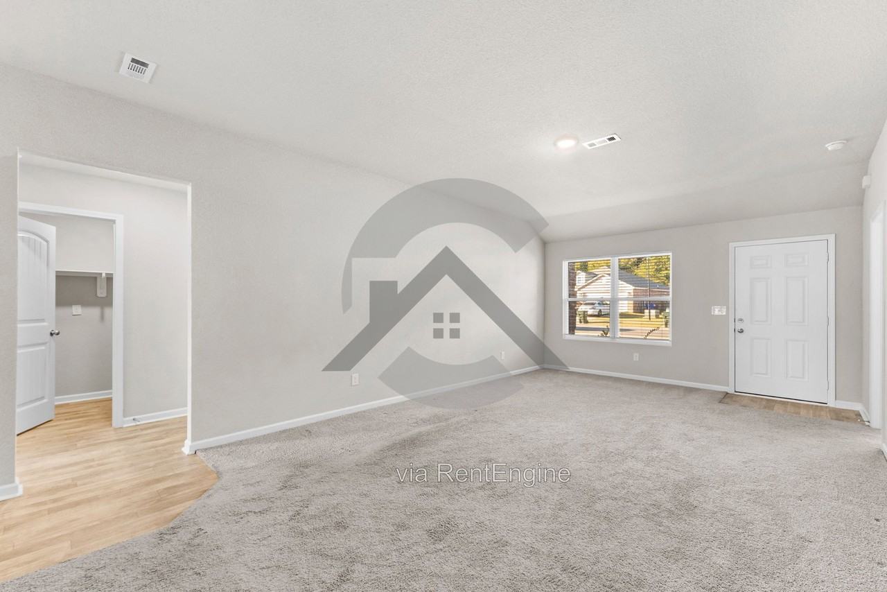 1115 Gallery Dr - Photo 3 of 14