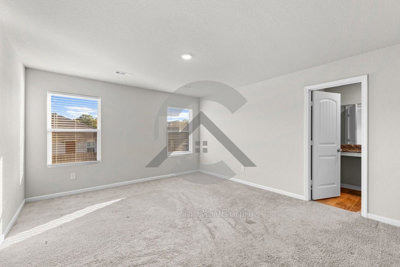 1115 Gallery Dr - Photo 6 of 14