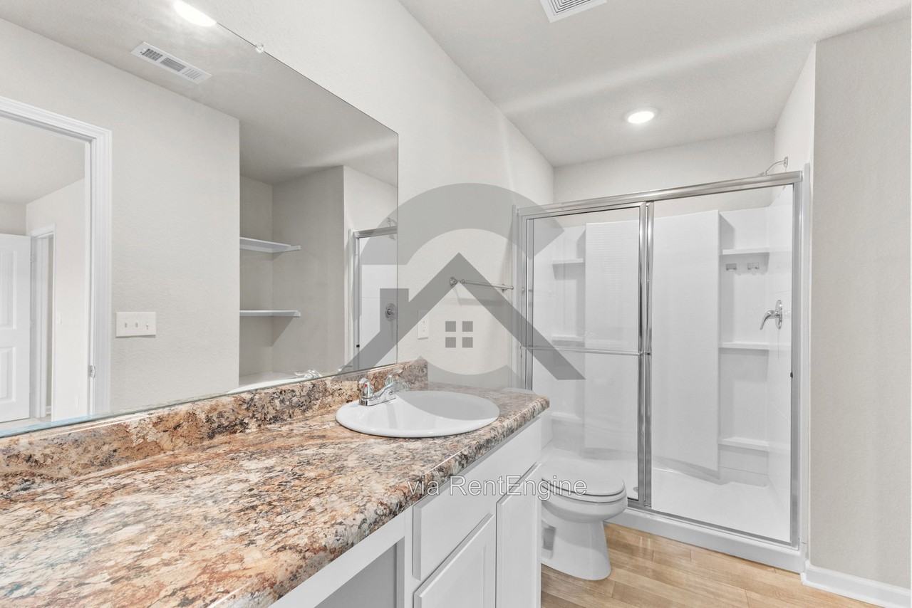 1115 Gallery Dr - Photo 7 of 14