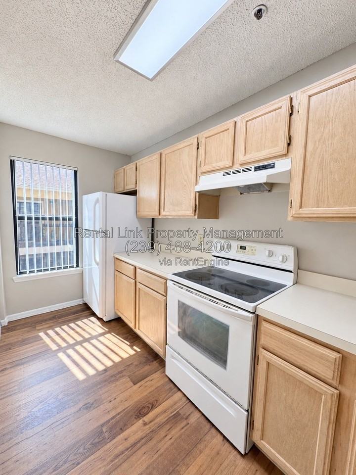 4020 Crockers Lake Blvd #528 - Photo 7 of 30