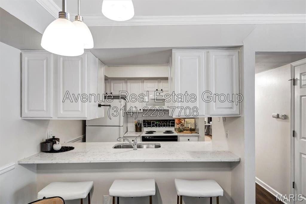 425 S Geyer Rd #H - Photo 4 of 17