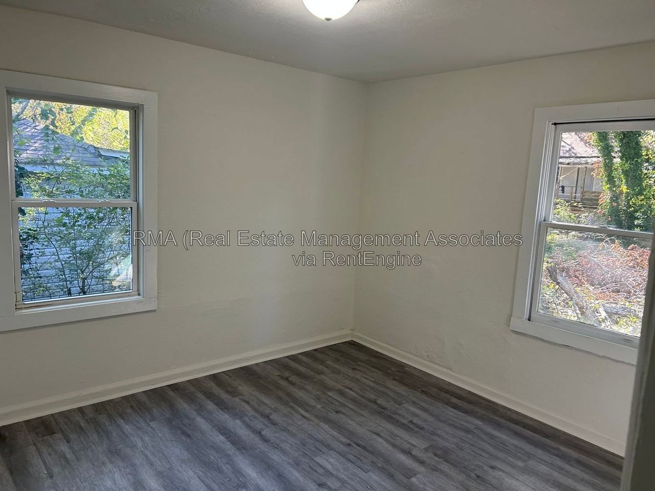 212 Austin Ave - Photo 4 of 6