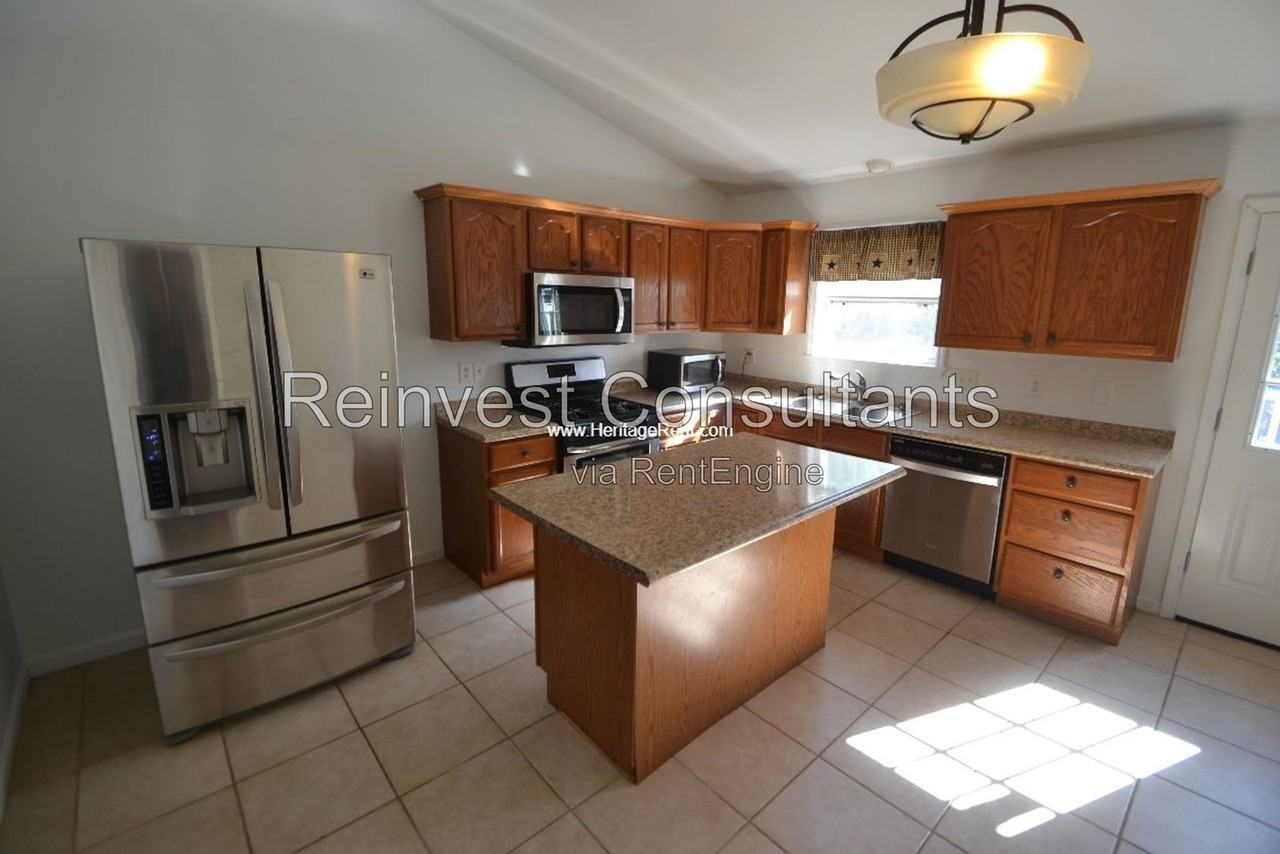1458 Melinda Ln - Photo 3 of 16