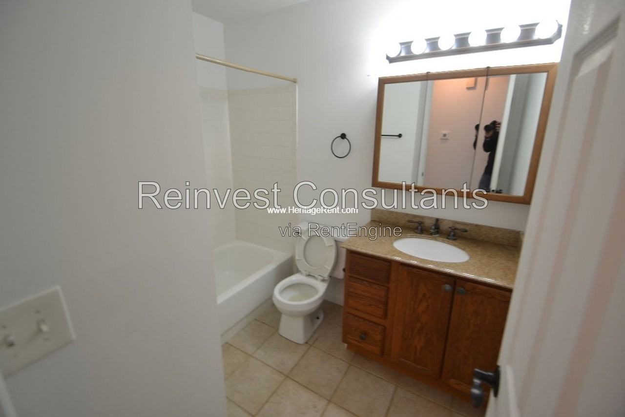 1458 Melinda Ln - Photo 4 of 16