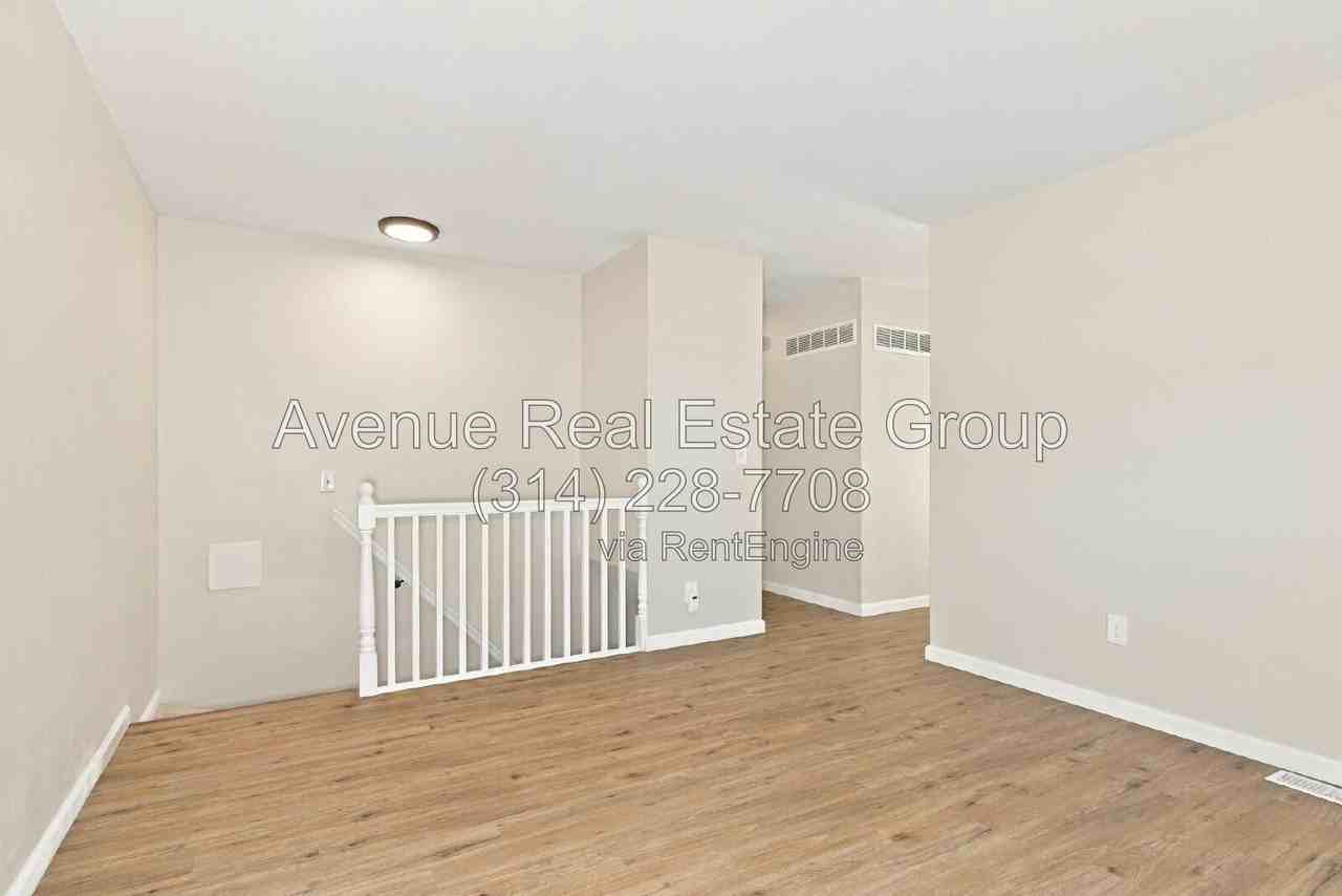 48 Laura Dr - Photo 2 of 10