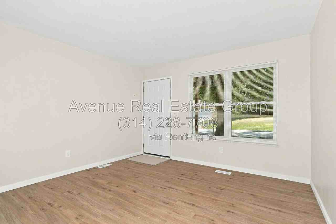 48 Laura Dr - Photo 3 of 10