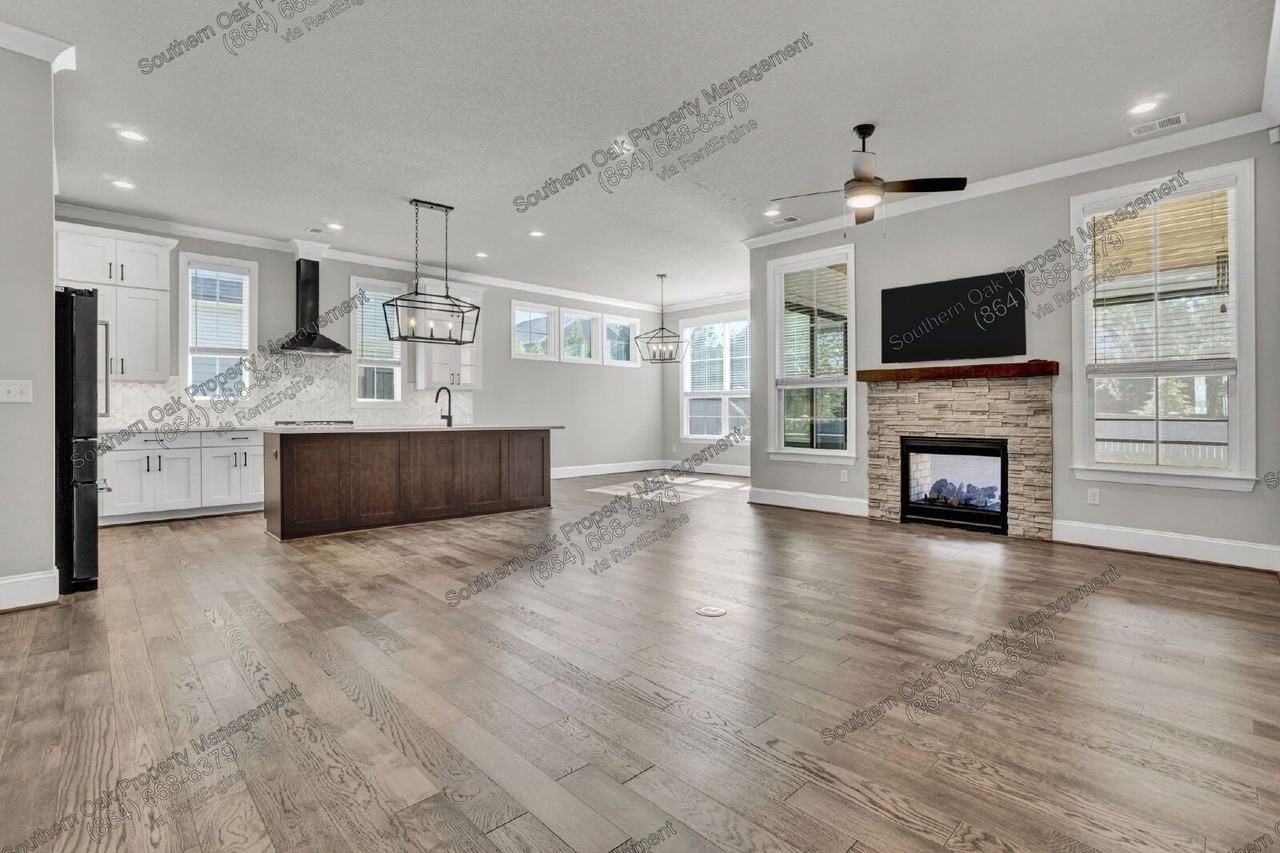 105 Stanbury Dr - Photo 2 of 39