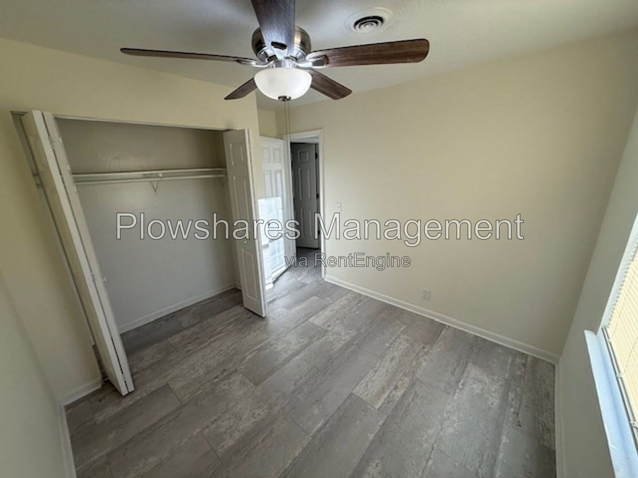 1325 Carriage Way #B - Photo 5 of 10