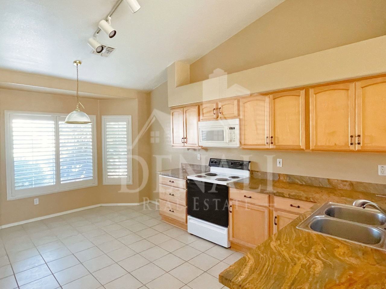 810 N Granada Dr - Photo 7 of 22