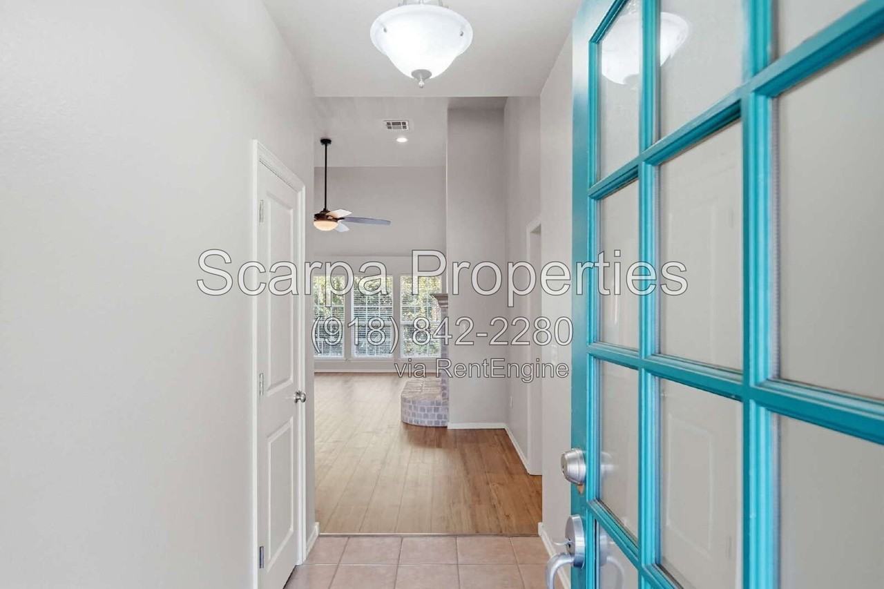 704 S 71st St - Photo 5 of 30