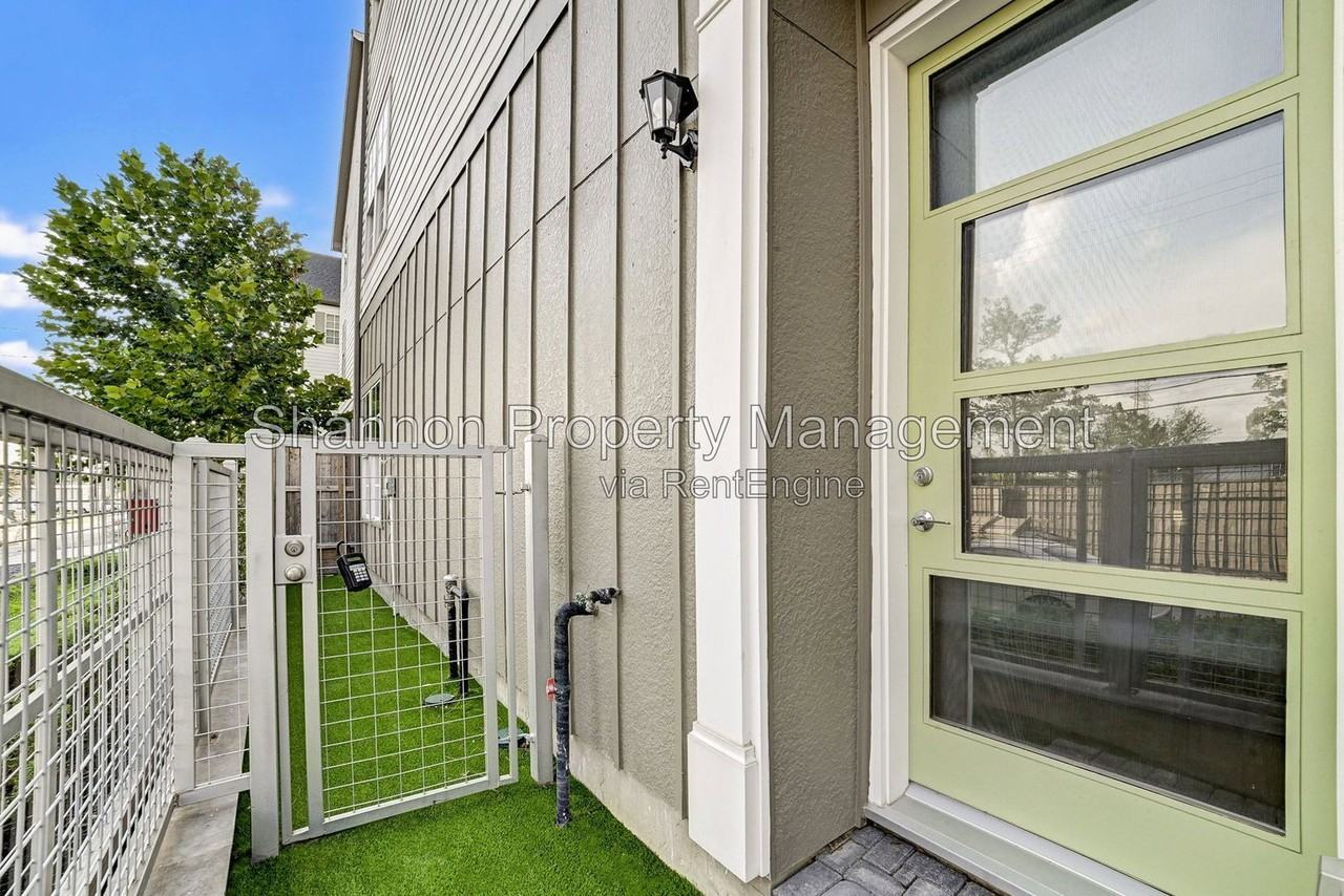 2218 Lou Ellen Ln #D - Photo 3 of 34